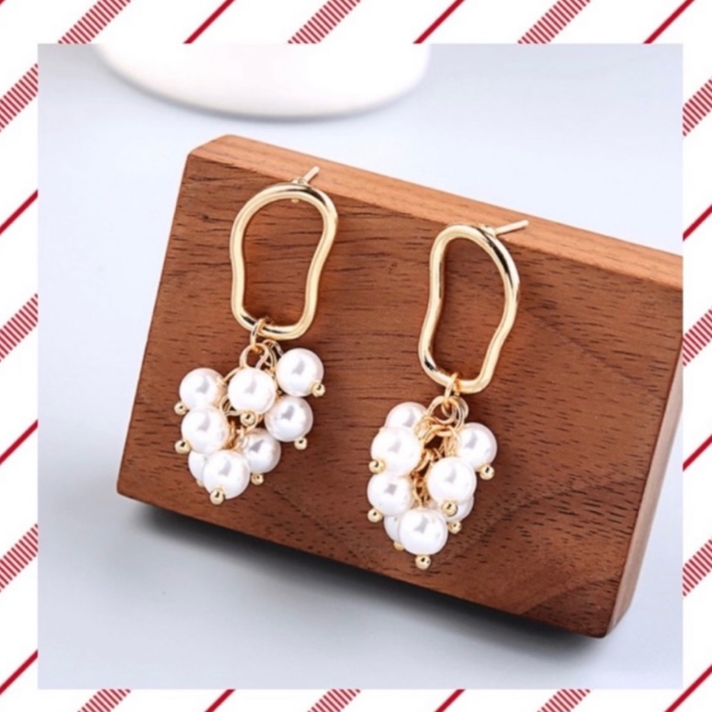 Nwt Boutique Faux Pearl Cluster Earrings